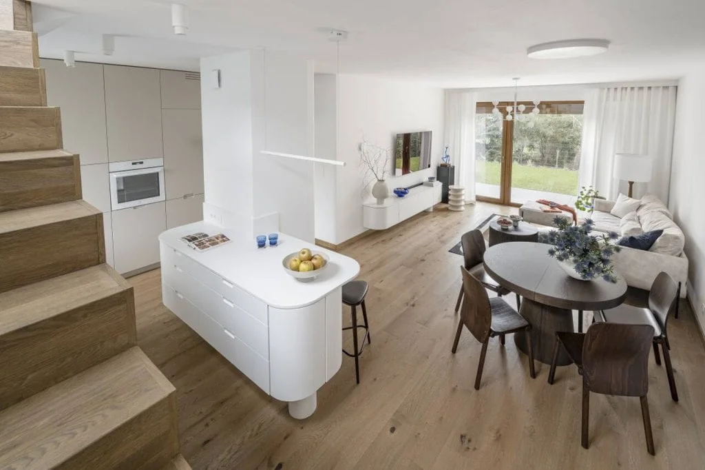Przestrzeń dzienna - apartament w stylu Bauhaus zaprojektowała architektka Agnieszka Musiał-Chmielnik.