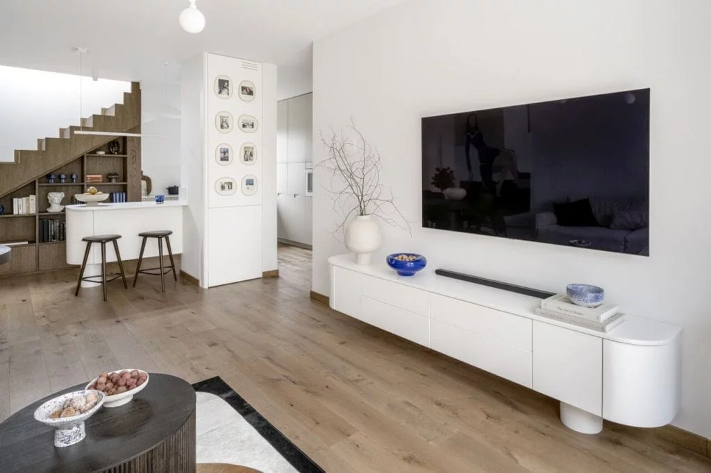 Przestrzeń dzienna - apartament w stylu Bauhaus zaprojektowała architektka Agnieszka Musiał-Chmielnik.