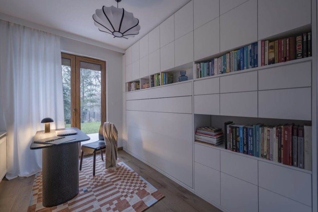 Apartament w stylu Bauhaus zaprojektowała architektka Agnieszka Musiał-Chmielnik.