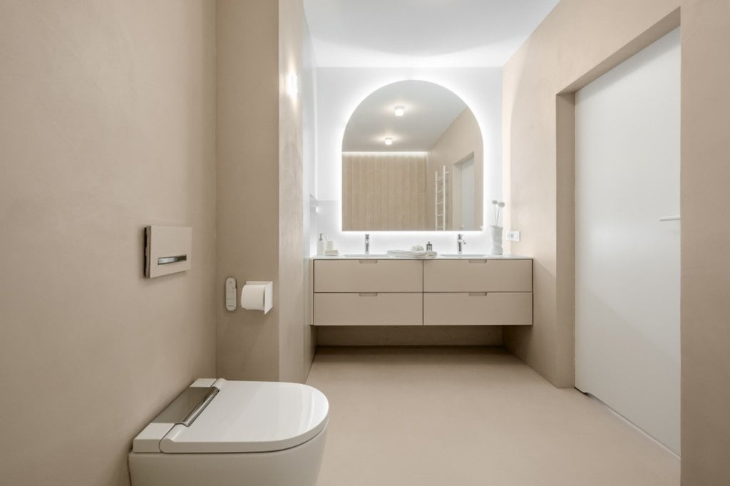 Łazienka - apartament w stylu Bauhaus zaprojektowała architektka Agnieszka Musiał-Chmielnik.