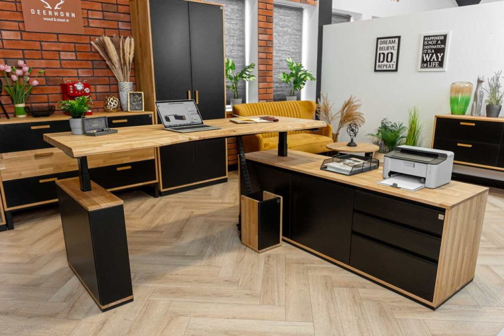 Biurko narożne regulowane marki Deerhorn to doskonałe rozwiązanie dla osób poszukujących ergonomicznego i funkcjonalnego miejsca pracy. Dzięki innowacyjnemu designowi i wysokiej jakości materiałom, produkt oferuje wygodę i efektywność.