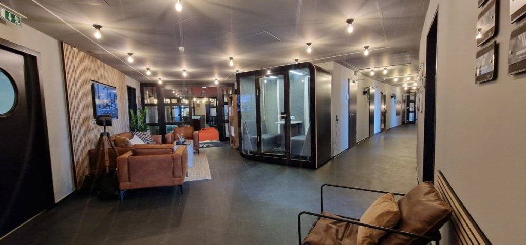 Collaborator - Silentbox, budki akustyczne we wnętrzu