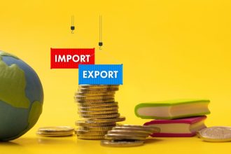 ECDF - grafika z monetami na żółtym tle