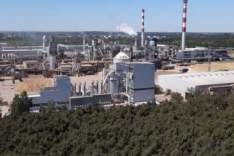 Nowa wieża do recyklingu w fabryce Pfleiderer w Wieruszowie.