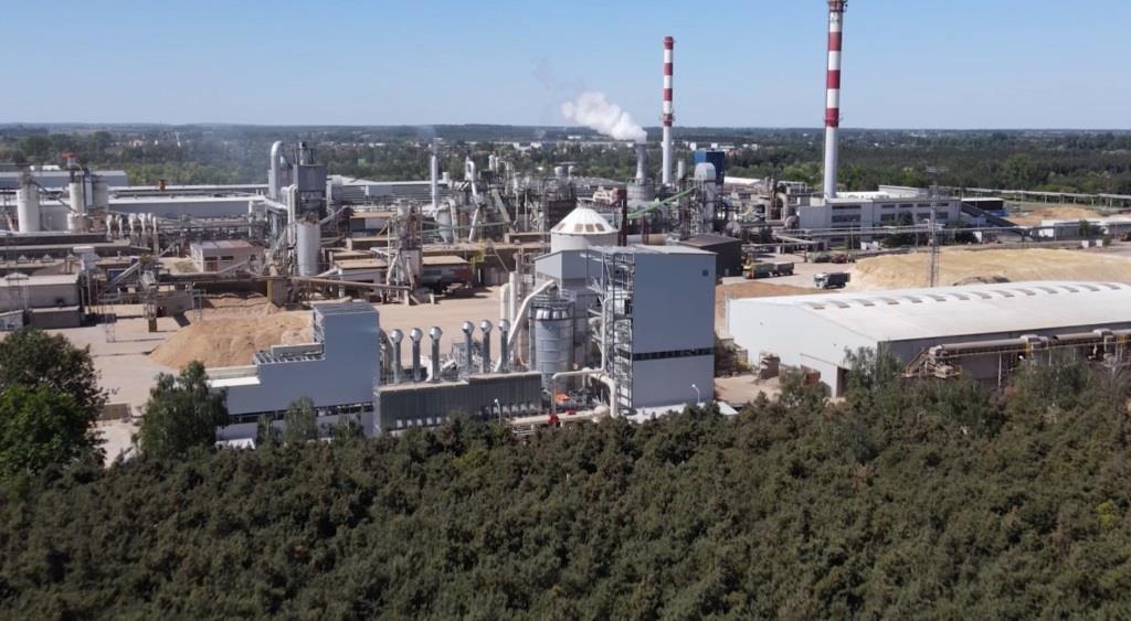 Nowa wieża do recyklingu w fabryce Pfleiderer w Wieruszowie.