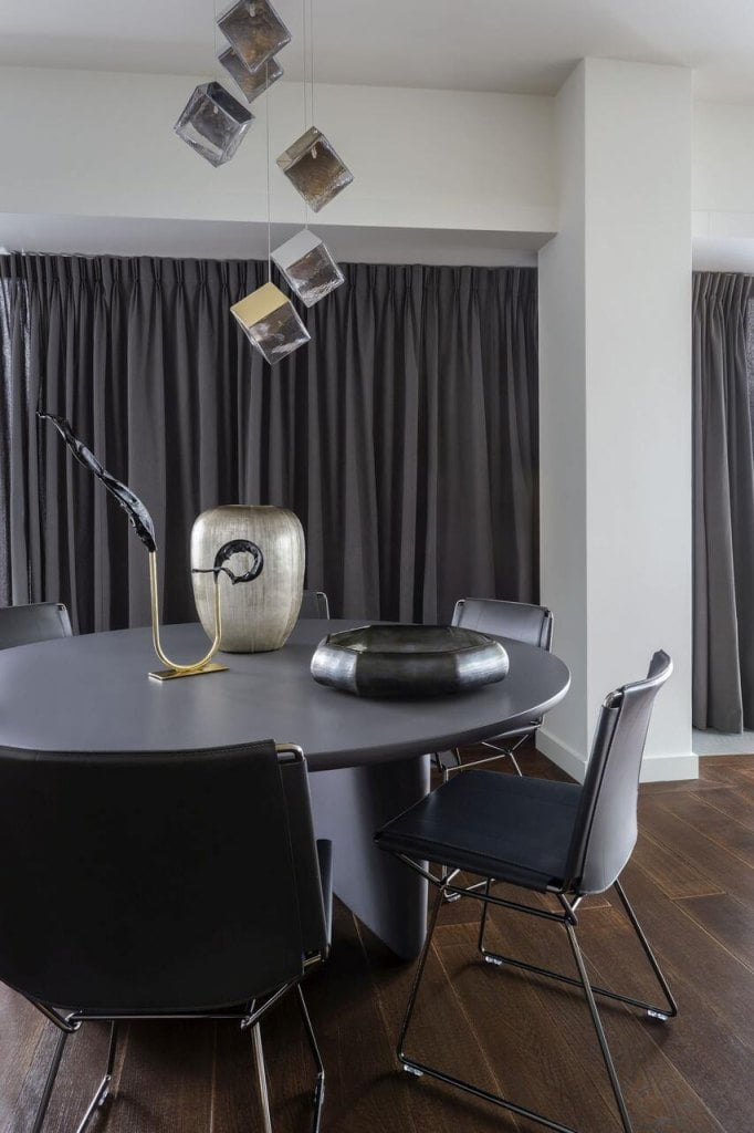 Złota 44, apartament projektu Weroniki Król i Marty Żebrowskiej-Wojczuk z pracowni MOW.design. Fot. Martyna Rudnicka, stylizacja Anna Salak.