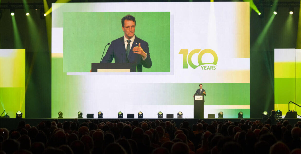 Uroczystość z okazji 100-lecia Koelnmesse, przemówienie w imieniu kraju związkowego premiera Nadrenii Północnej -Westfalii - Hendrika Wüsta.