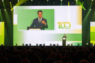 Uroczystość z okazji 100-lecia Koelnmesse, przemówienie w imieniu kraju związkowego premiera Nadrenii Północnej -Westfalii - Hendrika Wüsta.