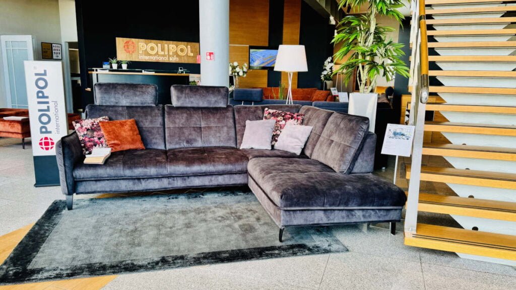 Polipol International Polen targi wewnętrzne 2024 z prezentowanym narożnikiem