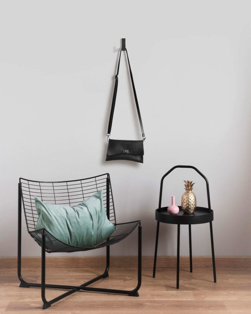 AMIX - wieszak W026 z wiszącą torebką i krzesłem