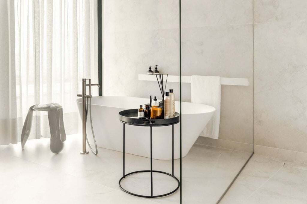 Plopp Oskara Zięty w łazience.