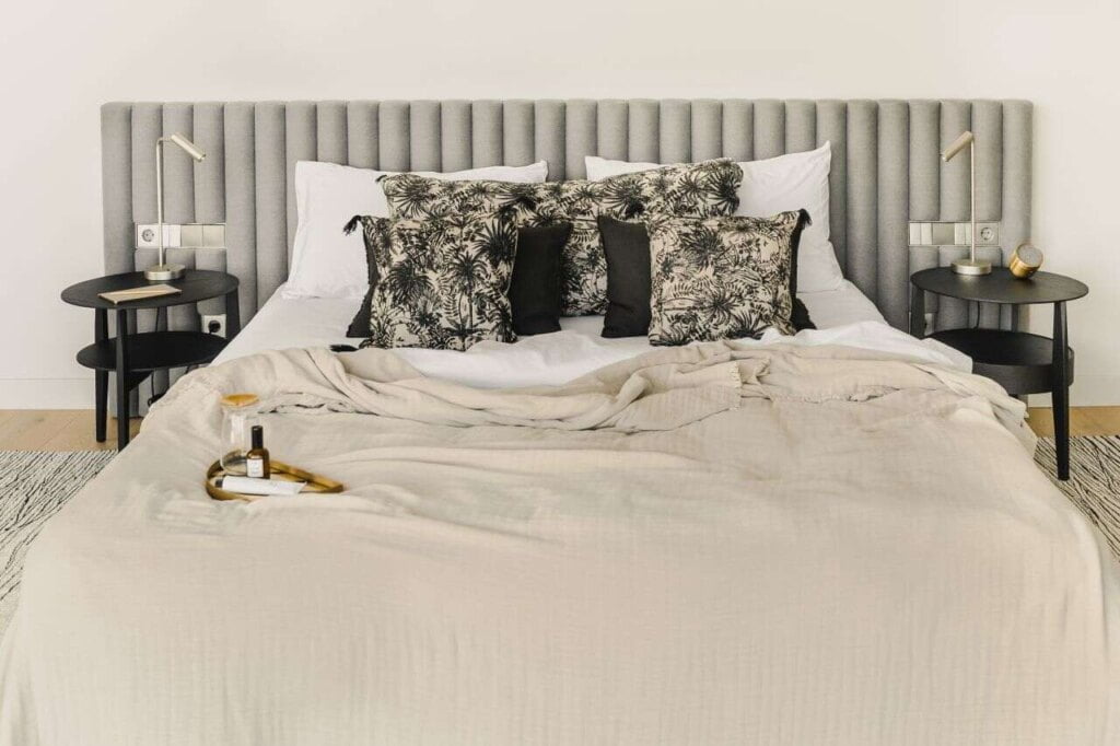 Sypialnia w hiszpańskim domu w Calpe.