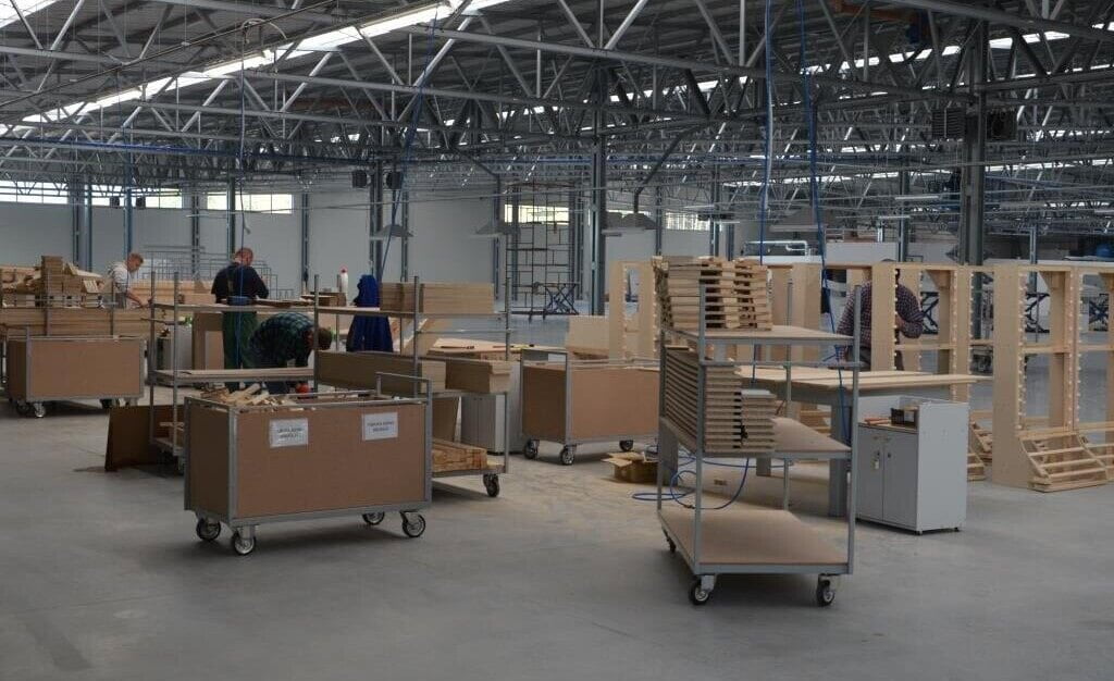 Odbicie w branży meblarskiej w drugiej połowie 2024 roku, powrót na stabilną ścieżkę wzrostów w 2025 roku.