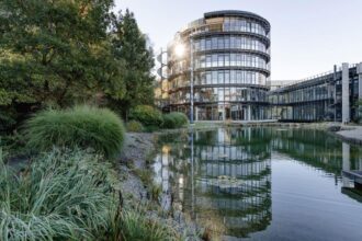 Centrala Schattdecor w Thansau - to z niej wyszedł komunikat o sprzedaży udziałów w Fine Decor. Źródło: Schattdecor.