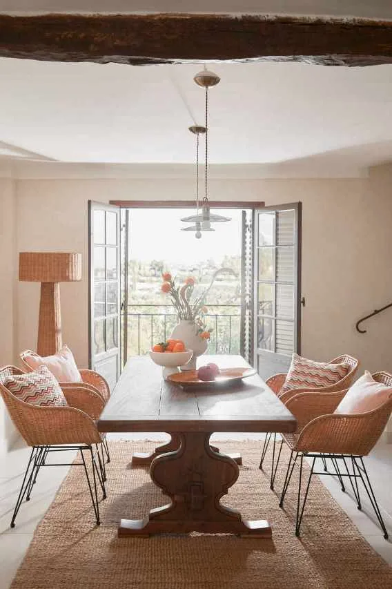 Westwing, Peach Fuzz – Pantone Colour of the Year 2024.