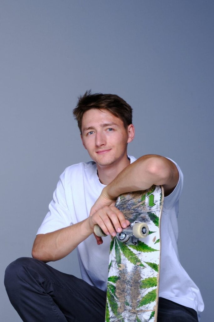 Antoni Rzepka – absolwent Wydziału Wzornictwa Akademii Sztuk Pięknych w Warszawie.