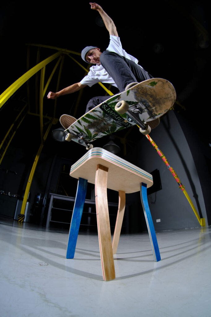 Projekt obiektów wykonanych z recyklingowanych blatów deskorolkowych, projekt: Antoni Rzepka, fot. archiwum projektanta, znalazł się w finale make me!