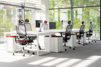 Biura LPP w Warszawie, Krakowie, Gdańsku, Pruszczu Gdańskim, Rzeszowie, Bydgoszczy, a także na Węgrzech, Słowacji, w Rumunii i Chorwacji wyposażyła firmy Nowy Styl.