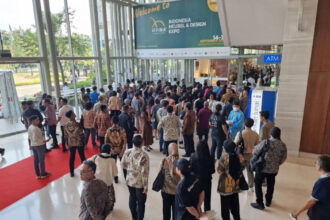 Zwiedzający na targach IFFINA 2024