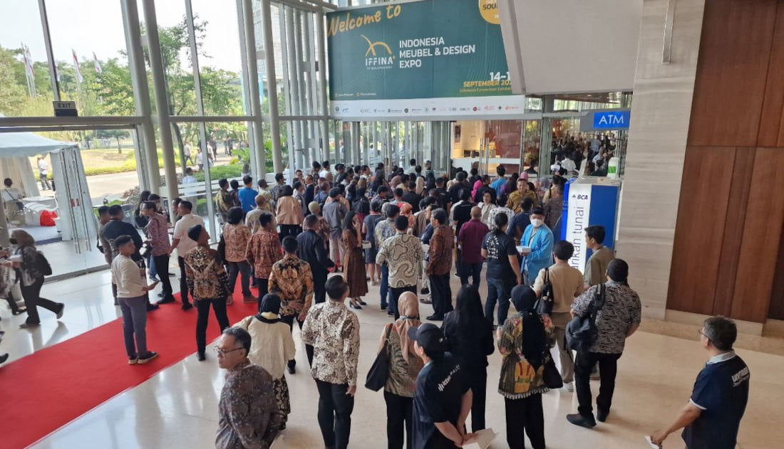 Zwiedzający na targach IFFINA 2024