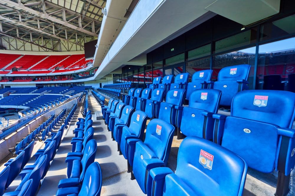 Krzesła dla kibiców na Parc Olympique Lyonnais w Lyonie dostarczył Forum by Nowy Styl, jedna z marek Nowego Stylu.
