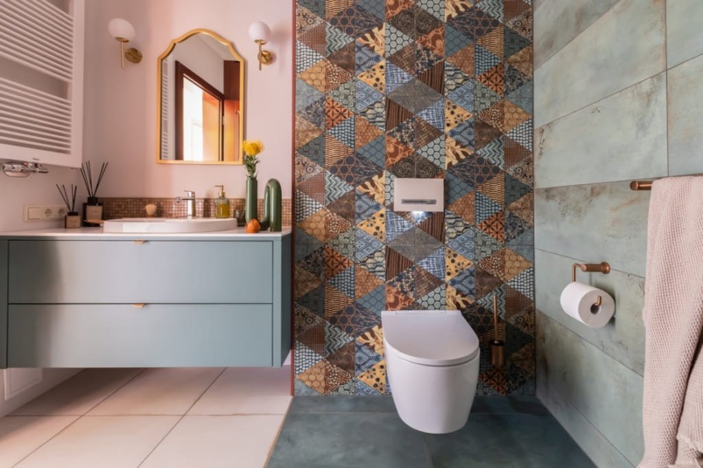 W łazience na parterze znalazły się meble umywalkowe Geberit z serii iCon. Proj. Kasia Orwat.