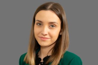 Michalina Woźny adwokat, Senior Tax Consultant w Praktyce Podatkowej kancelarii Domański Zakrzewski Palinka o tym, czym jest oszustwo celne, a czym paserstwo celne.