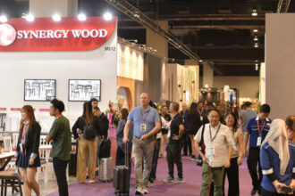 Zwiedzający na targach MIFF 2024