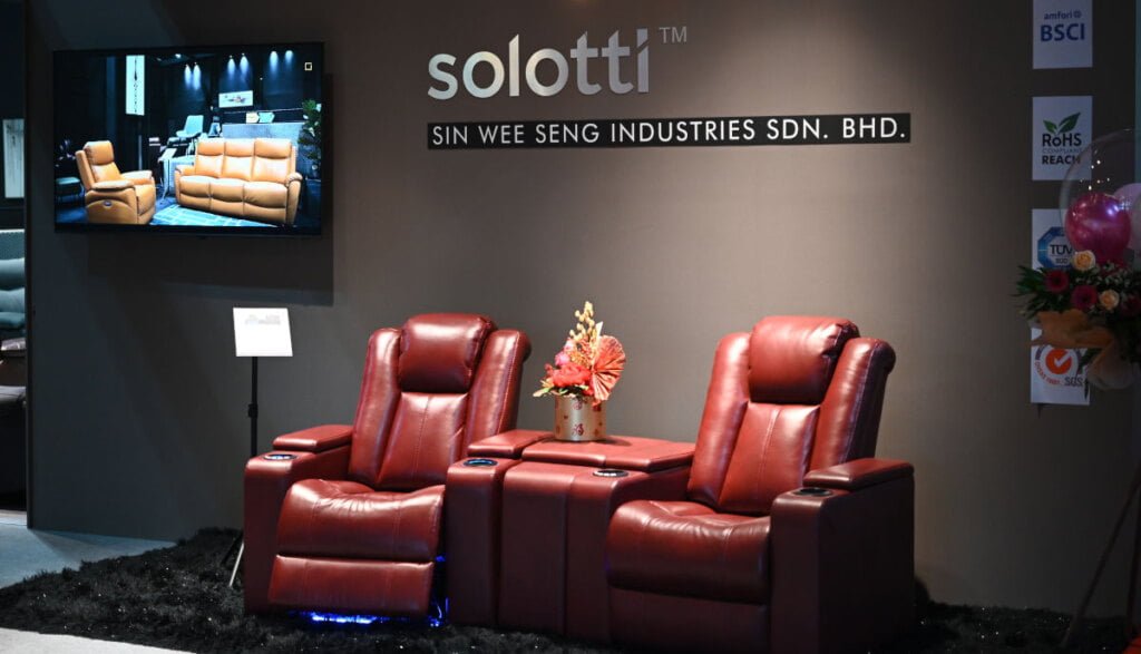 Sin Wee Seng Industries SDN BHD to jeden z największych producentów mebli tapicerowanych w Indonezji. Firma istnieje od 1970 r., a na targach MIFF 2024 wystawia się od wielu lat.