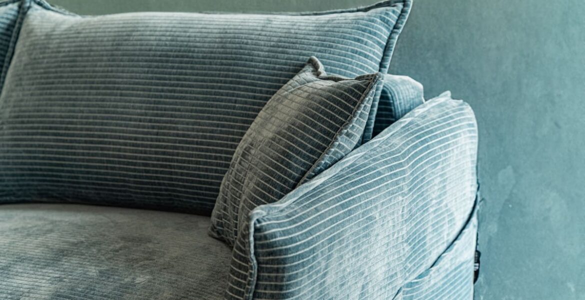 Kolekcja Perla marki Select by Lech łączy w sobie delikatność tkaniny szenilowej z nowoczesną strukturą sztruksową.