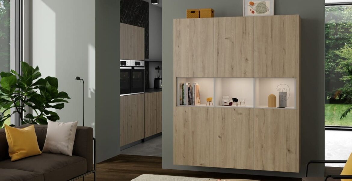 Dekor Raya Oak firmy Interprint Polska to harmonia i elegancja. Ślady wzrostu w wąskiej przestrzeni dodają temu dekorowi naturalności, a drobne sęki – charakteru.