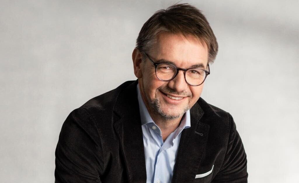 Roland Auer, prezes Zarządu Schattdecor, zrezygnował z pełnionej funkcji.