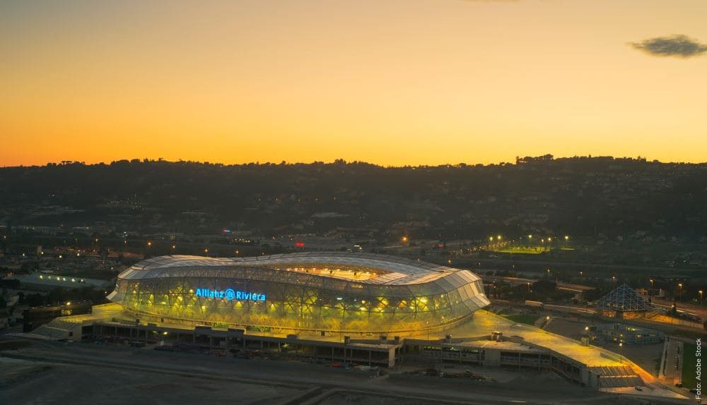 Stadion Allianz Riviera w Nicei gości uczestników turnieju piłkarskiego podczas igrzysk.