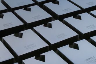 Statuetki - nagrody w konkursie Diament Meblarstwa, organizowanym przez BIZNES.meble.pl