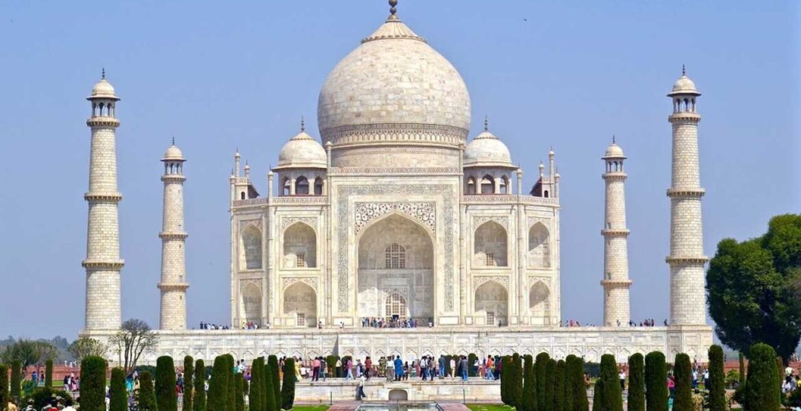 W 2007 r. Taj Mahal (Indie) został ogłoszony jednym z siedmiu nowych cudów świata.