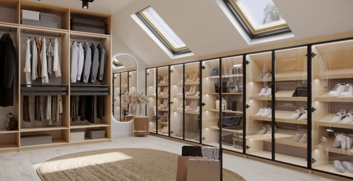 Oryginalna witryna w systemie Opal firmy Komandor na obuwie i torebki, zlokalizowana pod skosem na poddaszu. Doskonale wykorzystuje skosy i wnęki i stanowi integralną część większej garderoby.