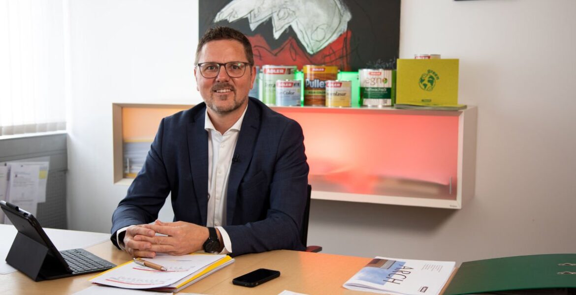 Daniel Pesserer, szef działu przemysłu meblarskiego w ADLER.