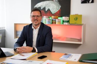 Daniel Pesserer, szef działu przemysłu meblarskiego w ADLER.