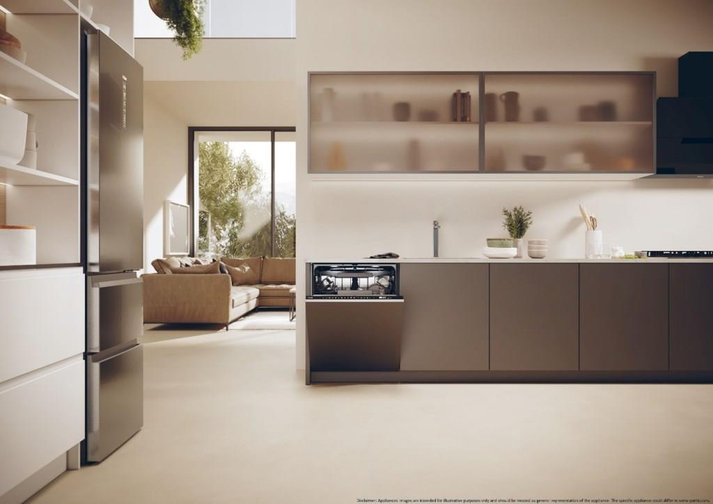 Wybierając urządzenia AGD klienci coraz częściej zwracają uwagę nie tylko na funkcjonalność produktu, ale również wygodę użytkowania, innowacyjność oraz energooszczędność. Nowa rewolucyjna zmywarka Haier i-Pro Shine Series 6 XI 4A4M4PB łączy wszystkie te elementy. Zapewnia o 60% lepsze efekty zmywania, jest niezwykle pojemna, wyposażona w specjalne programy oraz sztuczną inteligencję, które sprawiają, że użytkowanie będzie niezwykle wygodne i ekologiczne. Dzięki takim rozwiązaniom, jak nowe ramię natryskowe H-Spray Arm i system rozprowadzania wody Cutlery Shine Plus, urządzenie osiąga o 60% lepsze rezultaty zmywania niż dotychczas. Ponadto, Haier i-Pro Shine wyróżnia się bardzo dużą pojemnością, oferując największą przestrzeń załadunkową na rynku. Jeśli użytkownik nie wie, który program będzie najlepszy dla naczyń umieszczonych w zmywarce, wystarczy, że zrobi im zdjęcie. Aplikacja hOn oraz funkcja Washing Lens przy użyciu sztucznej inteligencji automatycznie dobiorą najlepsze parametry zmywania: optymalne rozłożenie wsadu oraz najwydajniejszy i najszybszy cykl.