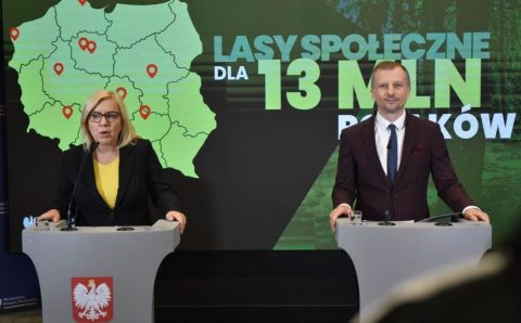 Ministra klimatu i środowiska Paulina Hennig-Kloska podczas wspólnego briefingu z wiceministrem Mikołajem Dorożałą.