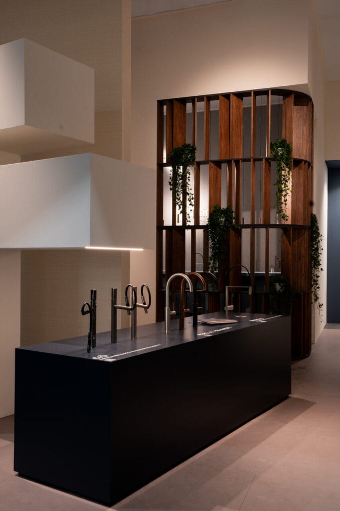 Rubinetterie F.lli Frattini dba o każdą fazę procesu tworzenia produktu, od projektu po jego wykończenie, używając materiałów pierwszego wyboru ze szczególną starannością w całym łańcuchu dostaw, aby stworzyć armaturę włoskiej jakości. Fot. Paolo Riolzi | Salone del Mobile.Milano.