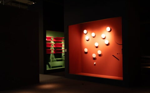 Rozwiązanie DOTS marki Tubes, oferuje dużą swobodę kompozycyjną, zarówno jako pojedynczy punkt na ścianie, jak i w wielu konfiguracjach, które tworzą modne łazienki 2024. Projekt: Ludovica Serafini + Roberto Palomba. Fot. Paolo Riolzi | Salone del Mobile.Milano.