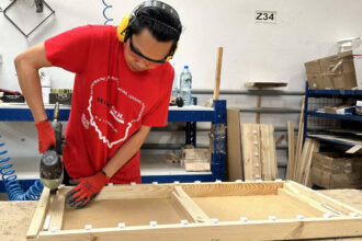 Worksol - pracownik z Indonezji przy pracy zajawka