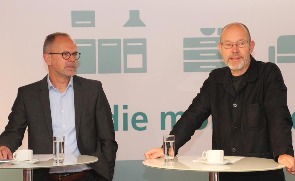 Od lewej: Jan Kurth, dyrektor generalny VDM/VHK i Leo Lübke, dyrektor generalny VdDP mówili w Herford o przyszłości, jaka czeka eksport mebli tapicerowanych. Fot. VdDP.