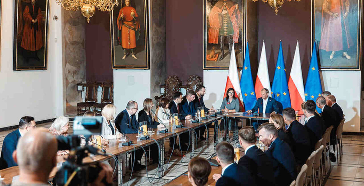 Premier zwrócił uwagę na problemy branży drzewnej podczas posiedzenia Rady Ministrów w gdańskim Ratuszu w 44. rocznicę podpisania Porozumień Sierpniowych.