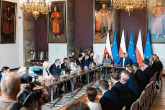 Premier zwrócił uwagę na problemy branży drzewnej podczas posiedzenia Rady Ministrów w gdańskim Ratuszu w 44. rocznicę podpisania Porozumień Sierpniowych.