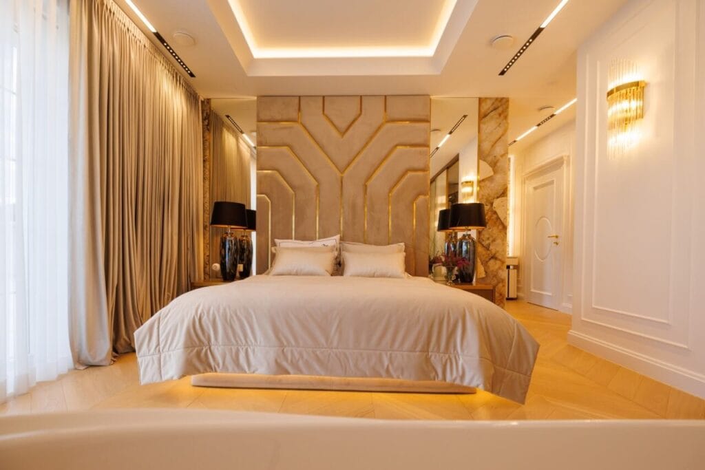 Sypialnia w stylu nowojorskim, projekt: Aneta Korus i Paula Pióro, Pracownia Projektowa Architektura i Wnętrza w Kielcach, ambasadorki marki Geberit. Fot. Bartek Barczyk.