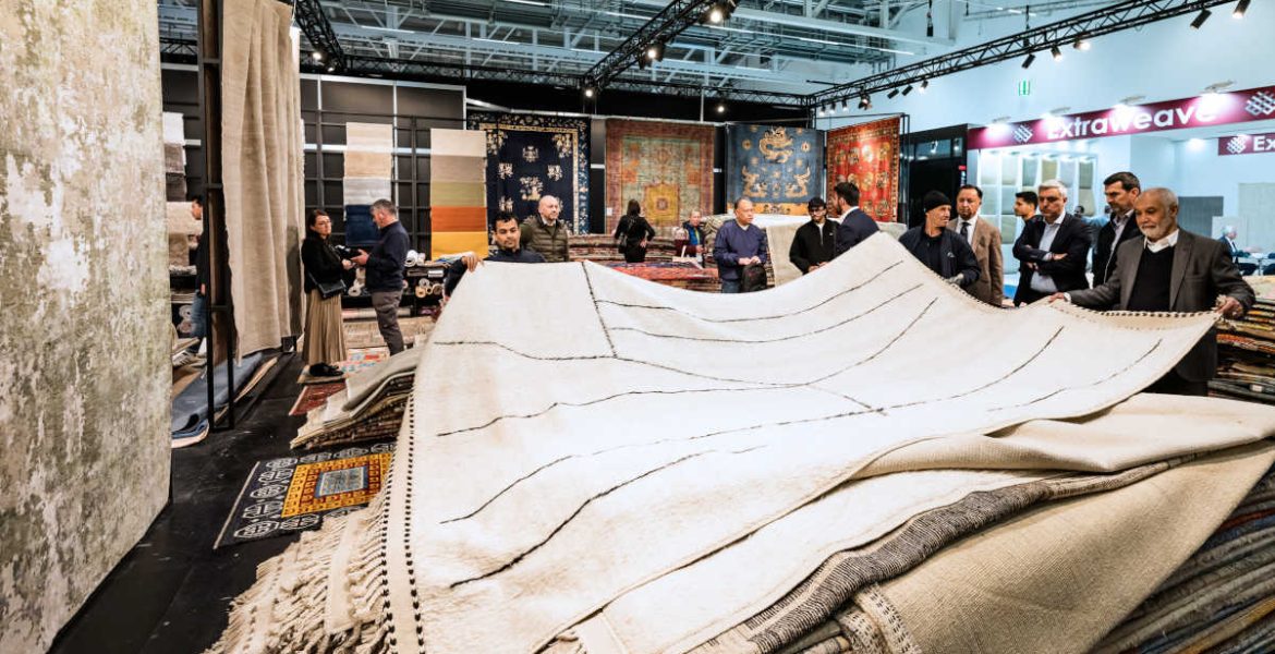 Dywany prezentowane na targach.