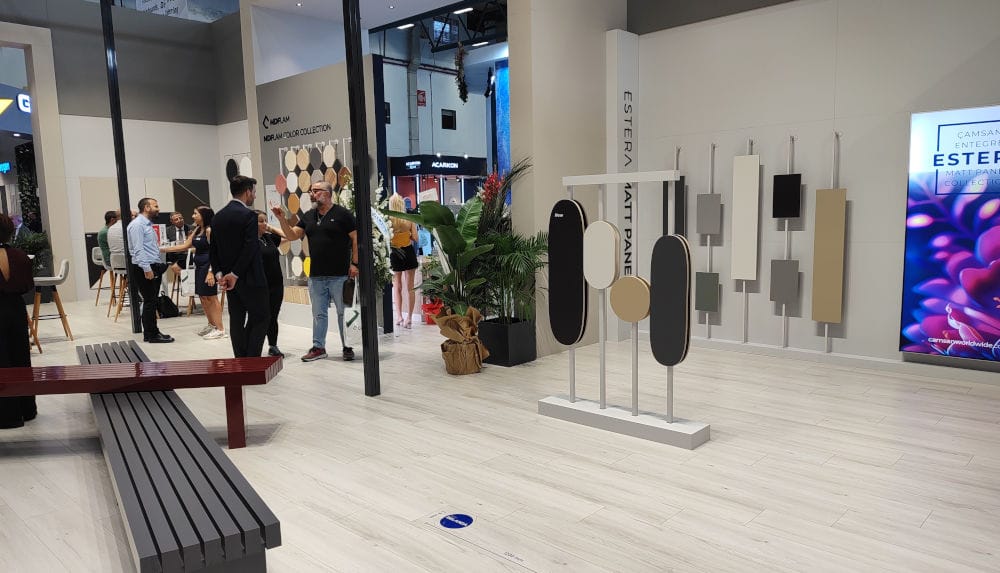 Marka Çamsan Entegre na targach Intermob 2024 zaprezentowała nowe serie, m.in. Estera Mat Panel, Diamond Herringbone oraz nowe kolory MDFLAM.
