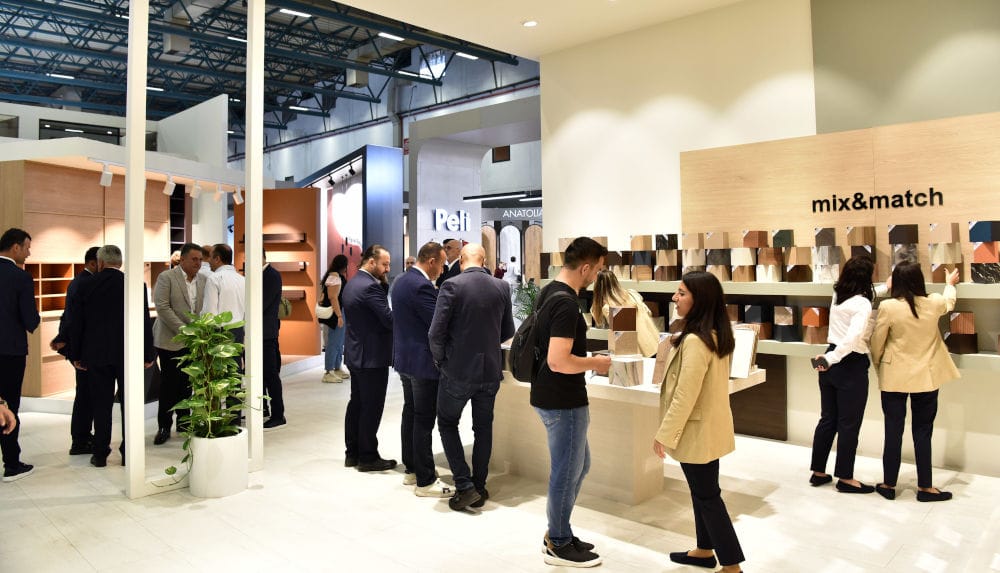 Powierzchnie i dekory proponowane przez Kastamonu Entegre cieszyły się dużym zainteresowaniem zwiedzających.